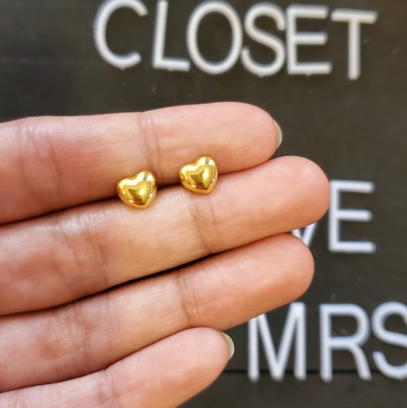 SOLD: Heart Stud Earring, 18K Genuine Saudi Gold - Picture 2 of 4